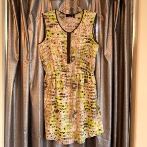 Sleeveless lined patterned dress